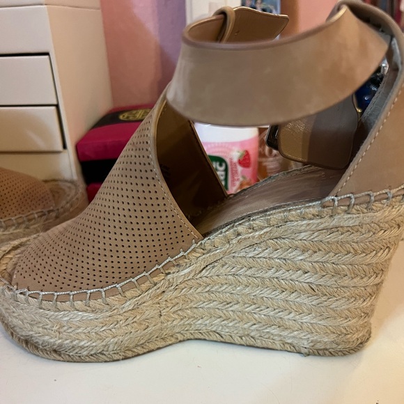 Marc Fisher Wedges - Picture 2 of 6